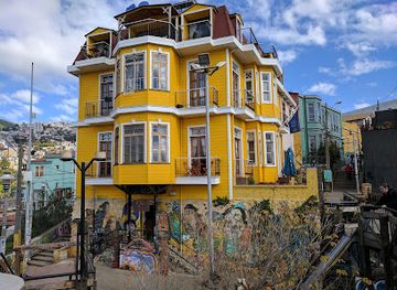 chile/valparaiso-region/landmark/ascensor-reina-victoria