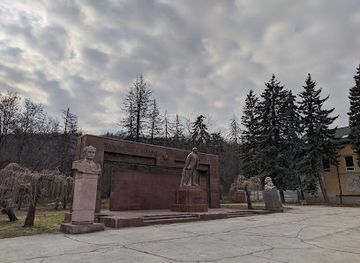 moldova/hotin-county/landmark/vladimir-lenin-monument