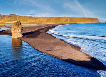 iceland/eastern-region/landmark/reynisfjara-black-sand-beach