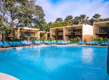 the-gambia/sandu/landmark/bakadaji-hotel