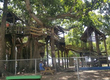 puerto-rico/aguadilla/landmark/parque-colon