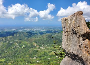 puerto-rico/big-island/landmark/el-rodadero-peak