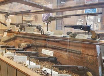 wyoming/bighorn-basin/landmark/cody-dug-up-gun-museum