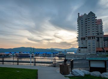 idaho/coeur-d-alene/landmark/floating-boardwalk