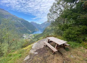 norway/geirangerfjord/landmark/henjes-utsikten
