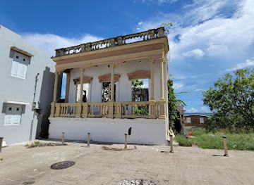 puerto-rico/arecibo/landmark/bandera-hectorpr-arecibo-edificio-instituto-del-karso-de-puerto-rico-y-el-caribe
