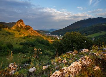 slovakia/dolina/landmark/cervenokamenske-cliff