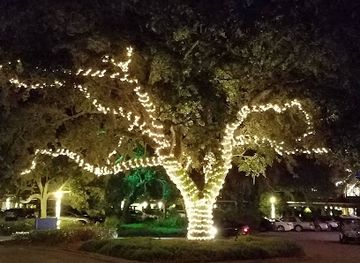 alabama/fairhope/landmark/christmas-round-the-corner