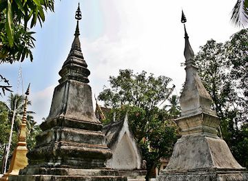 laos/central-laos/landmark/wat-may-souvannapoumaram