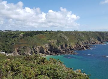 guernsey/jerbourg-point/landmark/saints-bay-tower-14