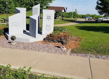 wisconsin/black-river-basin/landmark/highground-veterans-memorial-historical-marker-300