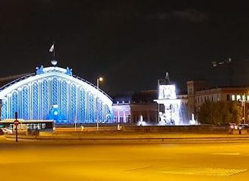 spain/madrid/landmark/pl-del-emperador-carlos-v