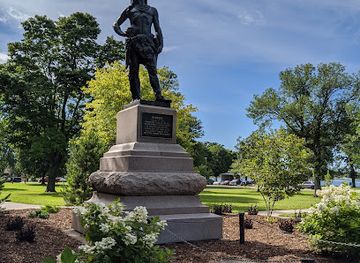 wisconsin/lake-winnebago-region/landmark/chief-oshkosh-statue