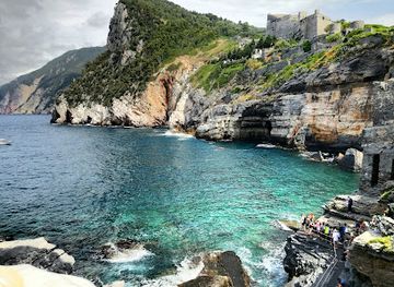 italy/cinque-terre/landmark/grotta-di-lord-byron