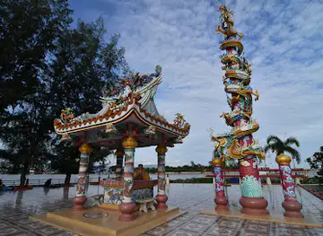 Laem Charoen Beach