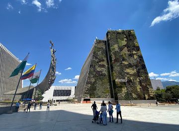 colombia/medellin/landmark/free-walking-tour-medellin-real-city-tours