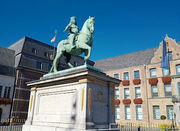 germany/dusseldorf/altstadt/landmark/jan-wellem-reiterstandbild