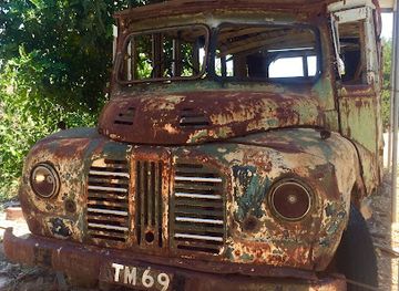 cyprus/paphos/landmark/abandoned-bus