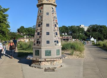 michigan/st-joseph/landmark/whirlpool-compass-fountain