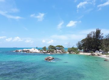 indonesia/bangka-belitung-islands/landmark/penyabong-beach