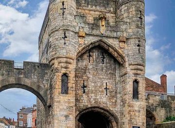 united-kingdom/york/landmark/city-wall-walk