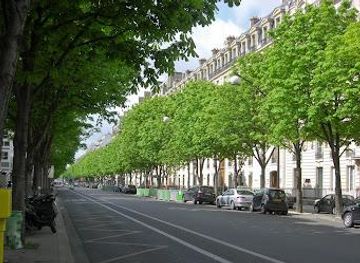 france/versailles/landmark/av-montaigne