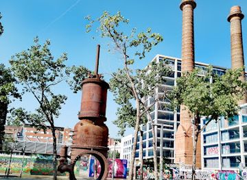spain/barcelona/poble-sec/landmark/jardins-de-les-tres-xemeneies