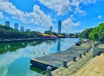 sri-lanka/colombo/landmark/floating-market-pettah