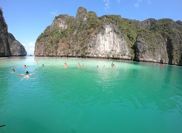 thailand/koh-phi-phi/landmark/the-pirate-boat-phi-phi-island-tour