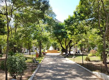 paraguay/ypacarai/landmark/plaza-de-la-democracia