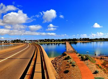 australia/outback/landmark/great-western-bridge