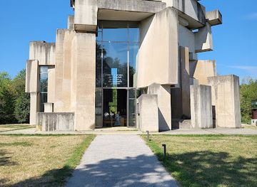 austria/vienna/liesing/landmark/wotrubakirche-katholische-kirche-zur-heiligsten-dreifaltigkeit