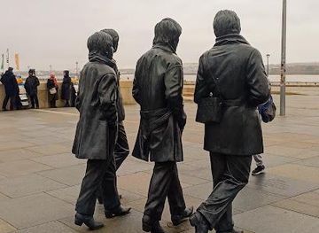 united-kingdom/chester/landmark/the-beatles-statue