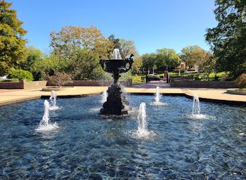 north-carolina/sandhills/landmark/cross-creek-linear-park-fountain