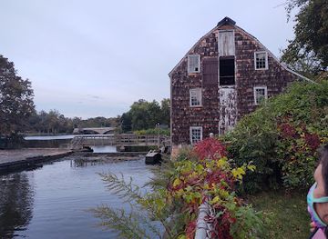 new-york/long-island/landmark/saddle-rock-grist-mill