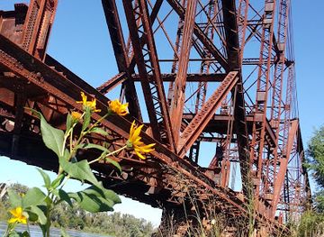 nebraska/omaha/landmark/historic-train-bridge