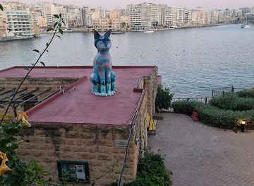 malta/marsamxett-harbour/landmark/cat-statue-by-matthew-pandolfino