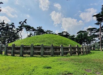 south-korea/gyeongju-historic-areas/landmark/tomb-of-king-heondeok-of-silla
