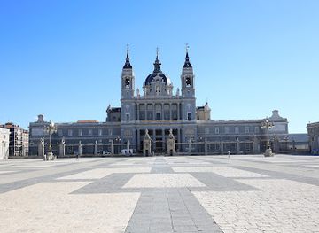 spain/madrid/landmark/catedral-de-la-almudena