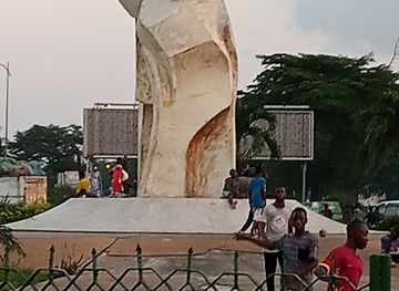 cote-d-ivoire/abidjan/marcory/landmark/statue-akwaba