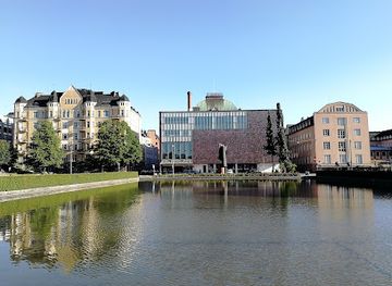 finland/helsinki/landmark/the-curtain-ida-aalberg-monument-sculpture