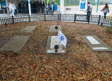 north-carolina/outer-banks/landmark/uslss-station-pea-island-historical-marker