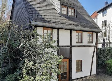 germany/frankfurt/sachsenhausen/landmark/oldest-tudor-style-house-in-frankfurt