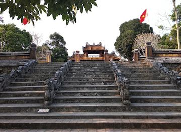 vietnam/hue/landmark/mausoleum-of-emperor-gia-long