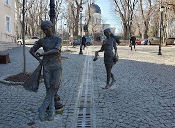 moldova/chisinau/landmark/monumentul-indragostitilor