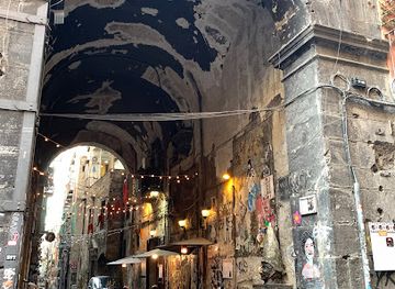 italy/campania/landmark/busto-di-pulcinella