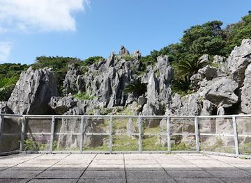japan/okinawa/landmark/daisekirinzan