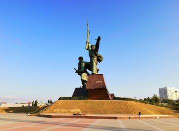 ukraine/sevastopol/landmark/pamyatnik-soldatu-i-matrosu