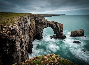 united-kingdom/pembrokeshire/landmark/green-bridge-of-wales