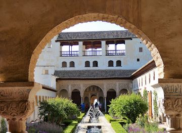 spain/granada/landmark/court-of-the-water-channel
